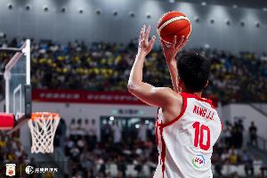 杨健：王俊杰全面压制渡边雄太 日本队四号位无法匹敌，只能启用双塔