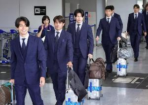 日本队今日从巴西归国抵达东京，遗憾未能晋级16强