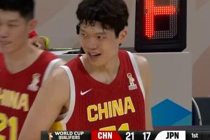 裁判判罚不公！杨瀚森内线强打被判进攻犯规 已累积两次个人犯规